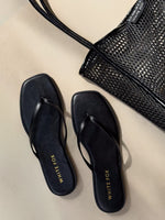 Breccan Thong Sandals Black